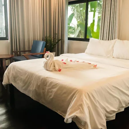 Pomelo Travel Outpost Cambodia ដំណាក់ភ្នំក្រោម