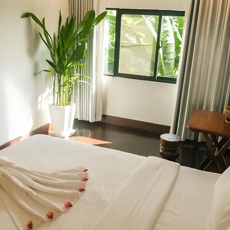 Pomelo Travel Outpost Cambodia ដំណាក់ភ្នំក្រោម