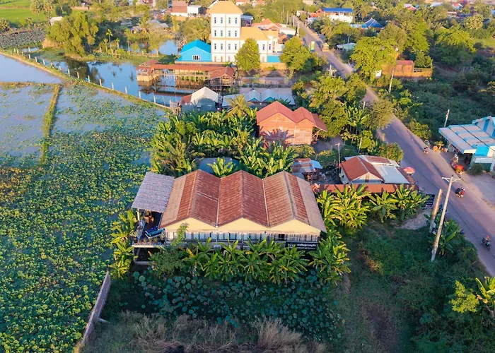 Pensjonat Pomelo Travel Outpost Cambodia ដំណាក់ភ្នំក្រោម Siem Reap