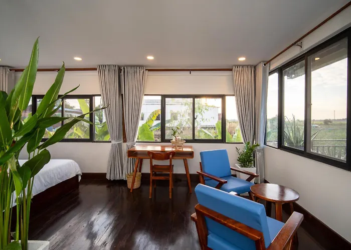 Pomelo Travel Outpost Cambodia ដំណាក់ភ្នំក្រោម