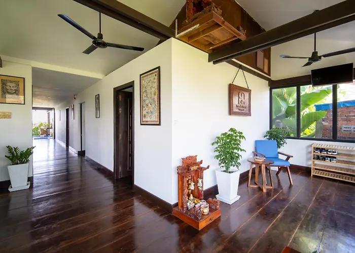 Pomelo Travel Outpost Cambodia ដំណាក់ភ្នំក្រោម