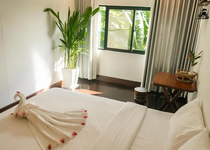 Pomelo Travel Outpost Cambodia ដំណាក់ភ្នំក្រោម