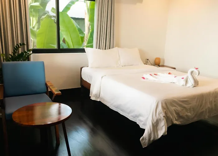 Pensjonat Pomelo Travel Outpost Cambodia ដំណាក់ភ្នំក្រោម